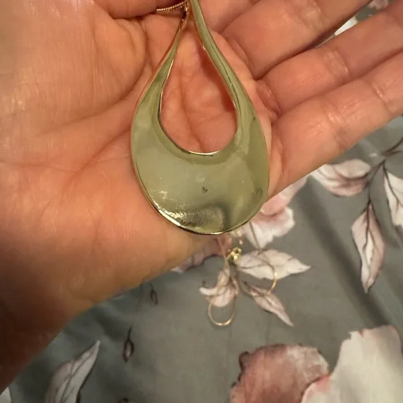 Gold Teardrop Necklace - Picture 3 of 3